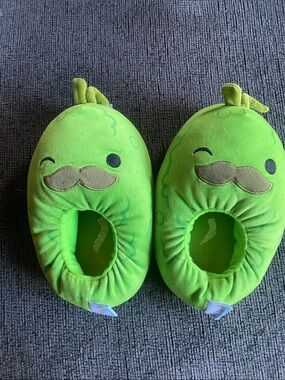 Squishmellow Cute Green Pickle Plush Slippers with Mustache Size 2 or 3 Big Kids